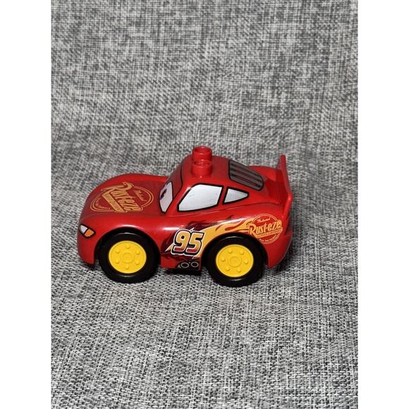 Lego Duplo Disney Cars Lightning McQueen with Yellow Wheels - Picture 2 of 5